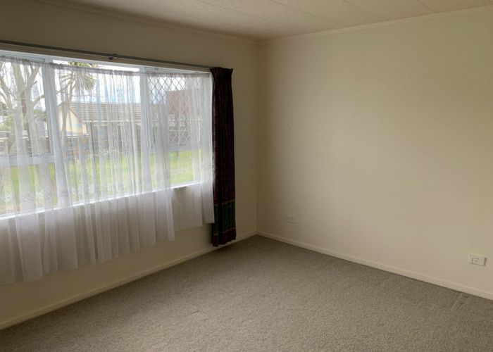  at 2/82 Roberts Road, Te Atatu South, Waitakere City, Auckland