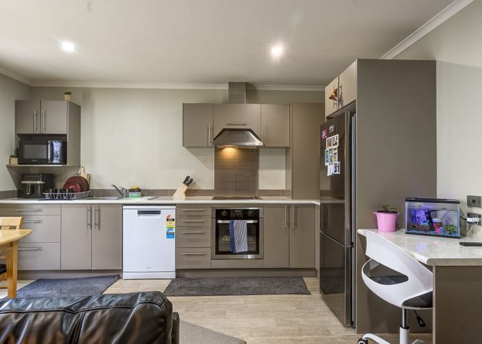  at 2/31 Jones Crescent, Melville, Hamilton