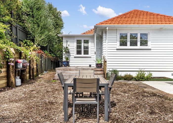  at 14 Bonnie Brae Road, Meadowbank, Auckland City, Auckland
