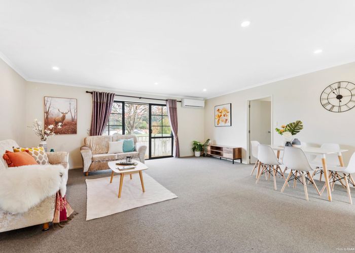  at 1/11 Roanoke Way, Albany, Auckland