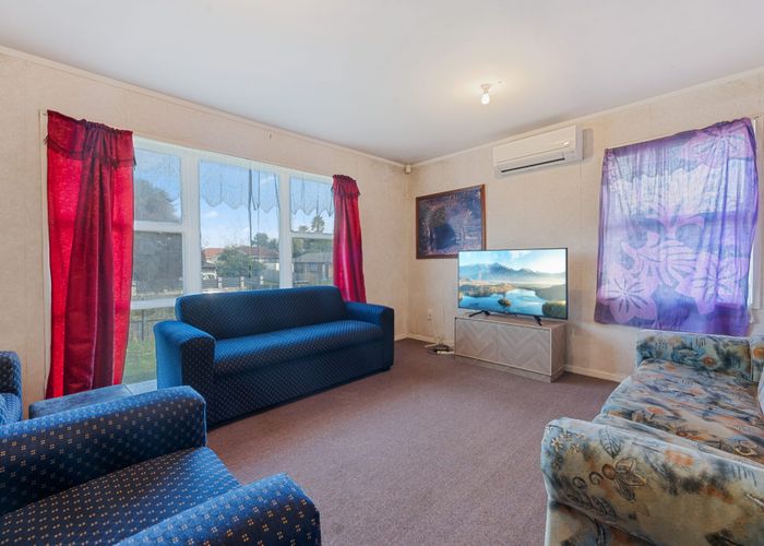  at 3 Chalfont Street, Mangere East, Auckland