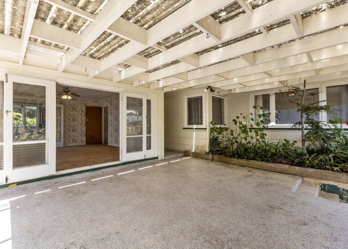  at 17 Woodward Avenue, Mangere Bridge, Auckland