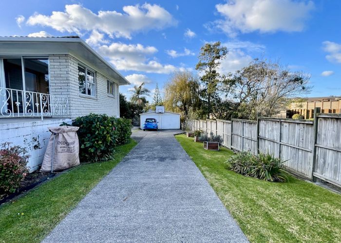  at 22 Fratley Avenue, Farm Cove, Manukau City, Auckland