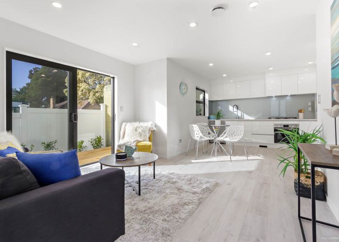  at 15A Windermere Crescent, Blockhouse Bay, Auckland
