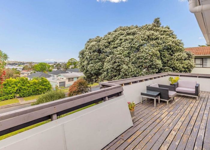  at 37 Rosalind Road, Glenfield, Auckland