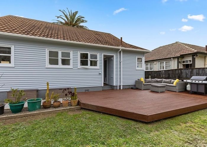  at 114 Cambridge Terrace, Fairfield, Lower Hutt, Wellington