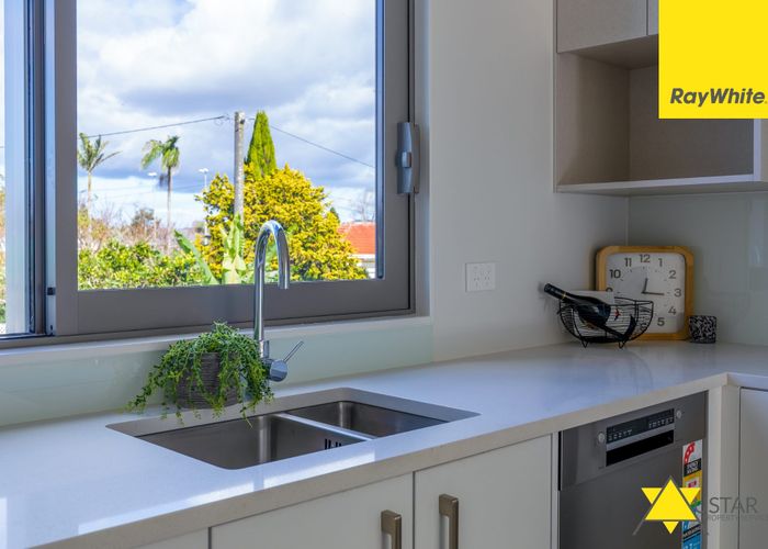  at 7/2 Moor Avenue, Te Atatu Peninsula, Waitakere City, Auckland