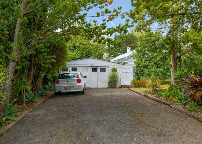  at 4 Churchouse Road, Greenhithe, Auckland