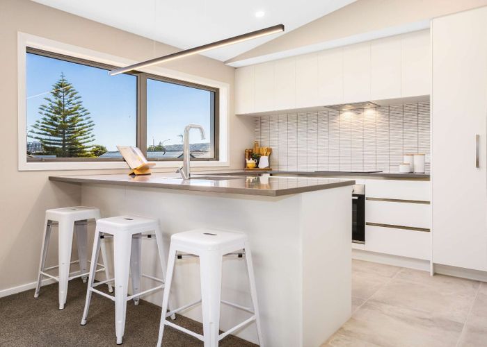  at 2/7 Grays Road, Plimmerton, Porirua