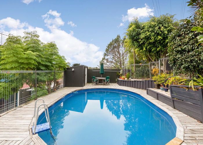  at 4 Stephen Lysnar Place, Hillsborough, Auckland