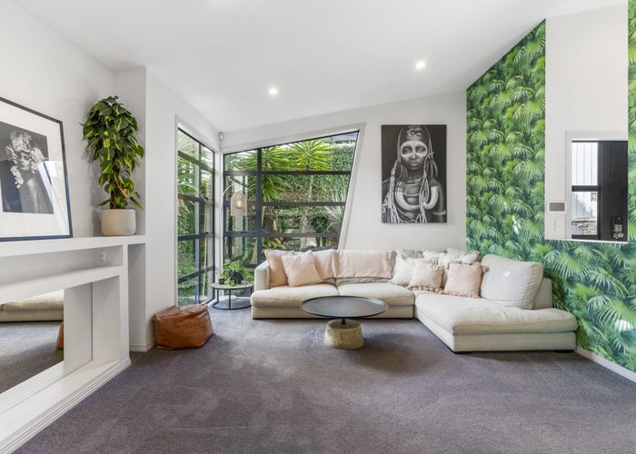  at 18 Admirals Court Drive, Greenhithe, Auckland