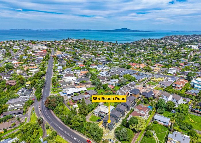  at 584 Beach Road, Rothesay Bay, North Shore City, Auckland