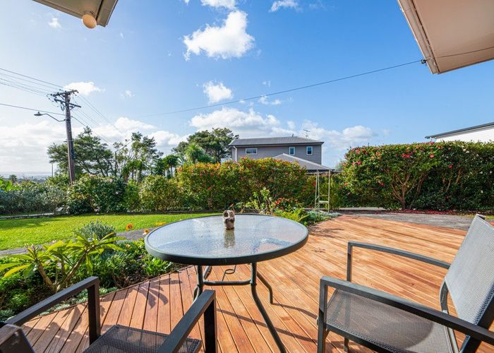  at 8 Ava Avenue, Titirangi, Auckland