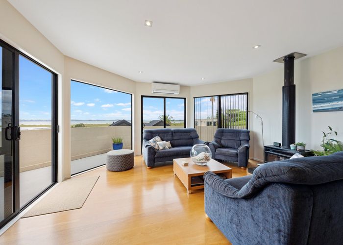  at 33 Oakpark Place, West Harbour, Auckland