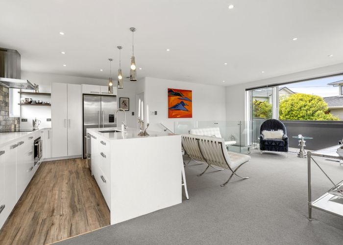 For sale 1/467 Beach Road, Murrays Bay, North Shore City, Auckland