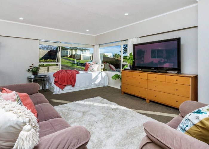  at 1/25 Mayall Avenue, Beach Haven, North Shore City, Auckland