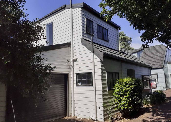  at 2/16 Waitomo Avenue, Mount Eden, Auckland