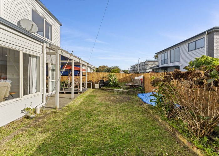  at 2/11 Marr Road, Manurewa, Manukau City, Auckland