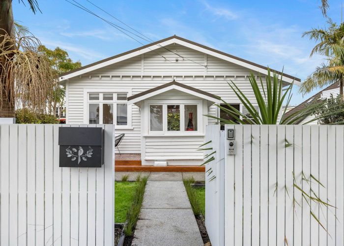  at 22 Wright Road, Point Chevalier, Auckland