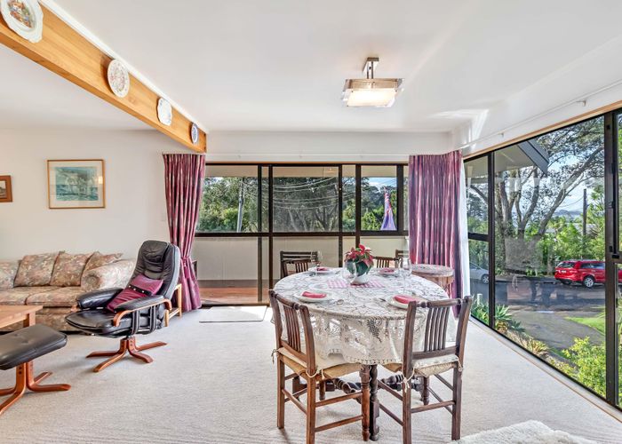  at 2/17 Harrybrook Road, Green Bay, Auckland