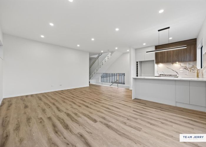  at 27 Jandell Crescent, Bucklands Beach, Manukau City, Auckland