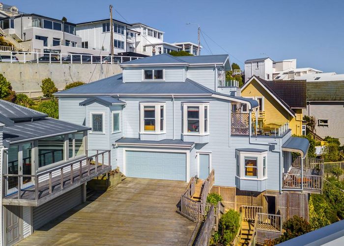  at 6 The Crescent, Roseneath, Wellington