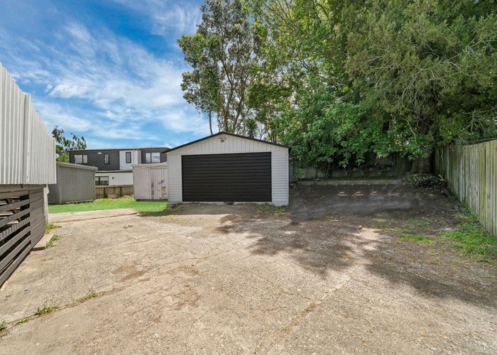  at 11 Thompson Terrace, Manurewa, Manukau City, Auckland