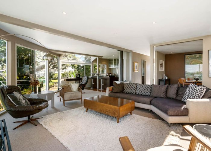  at 2/81 Sylvan Avenue, Northcote, Auckland