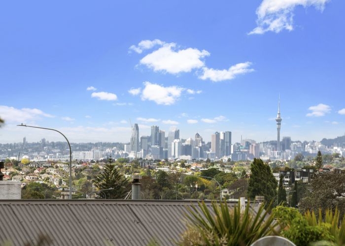 at 616 Glenfield Road, Bayview, Auckland