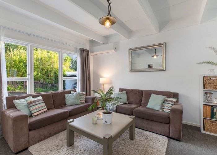  at 2/86 Divich Avenue, Te Atatu South, Auckland