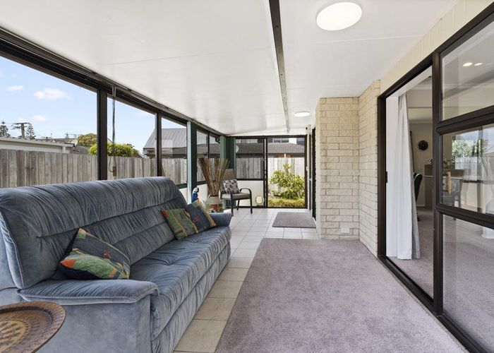  at 2/4 Edward Avenue, Orewa