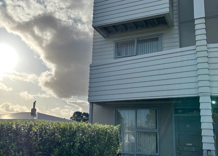  at 20/3 Riverside Road, Orewa, Orewa