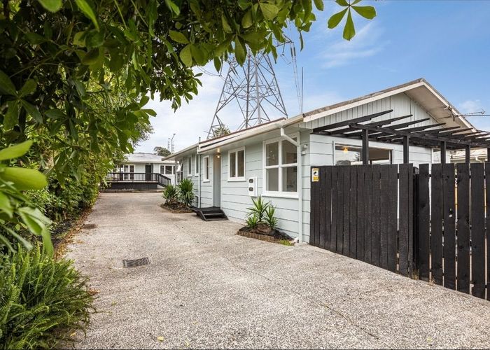  at 9 Huruhuru Road, Massey, Waitakere City, Auckland