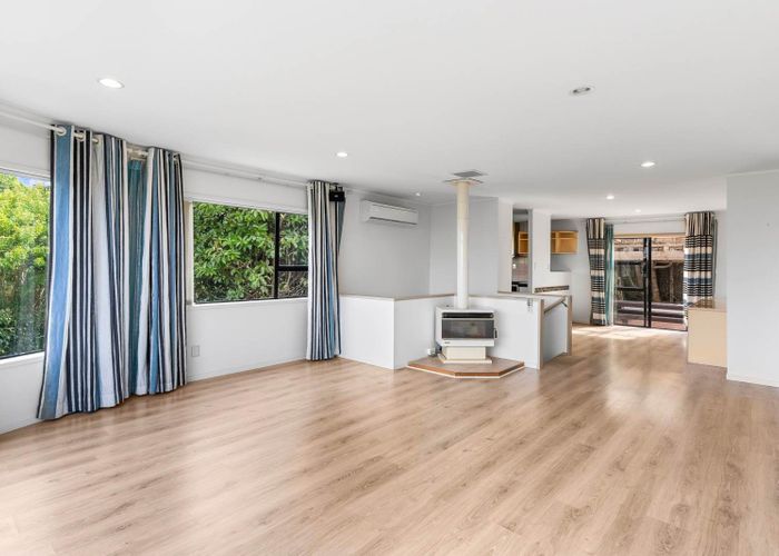  at 2/8 City View Terrace, Birkenhead, North Shore City, Auckland