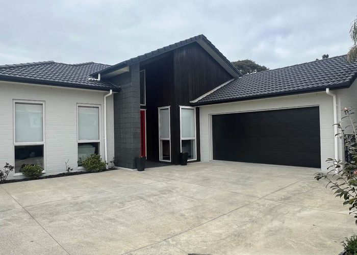  at 12A Cleve Road, Green Bay, Auckland