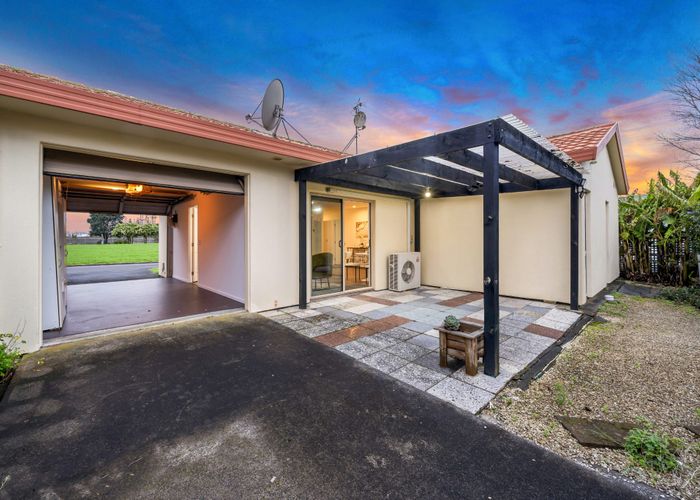  at 2 Lockington Avenue, Henderson, Auckland