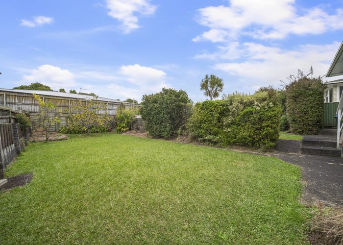  at 12 Maui Pomare Street, Blockhouse Bay, Auckland City, Auckland