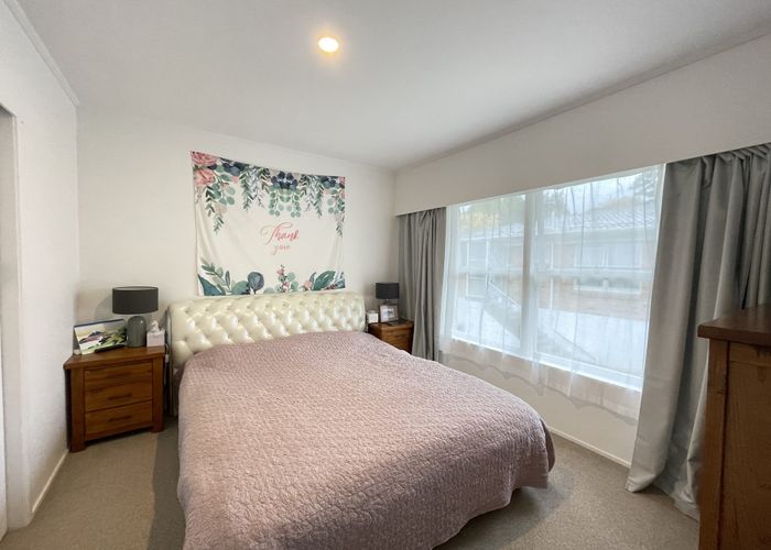  at 2/42 Cheval Drive, Totara Vale, North Shore City, Auckland