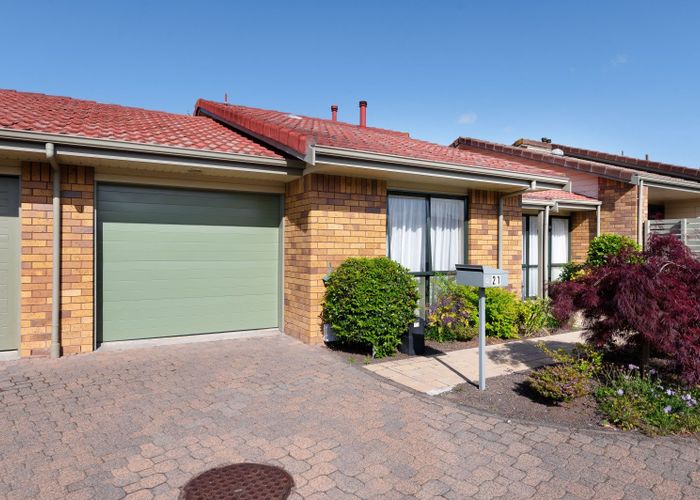 at 21 Kendall Place, Flagstaff, Hamilton