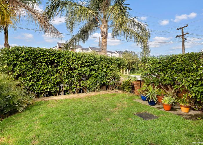  at 6 Renfrew Avenue, Sandringham, Auckland