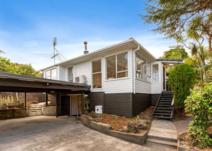  at 4 Powrie Street, Glenfield, Auckland