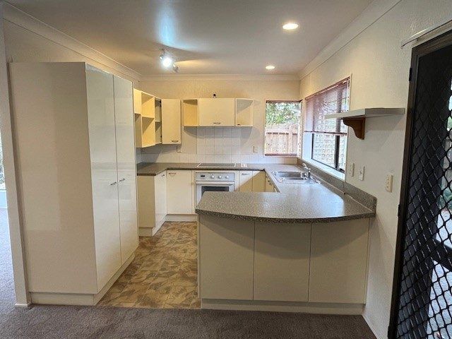  at 2/31 Crescent Hills Court, Northpark, Manukau City, Auckland