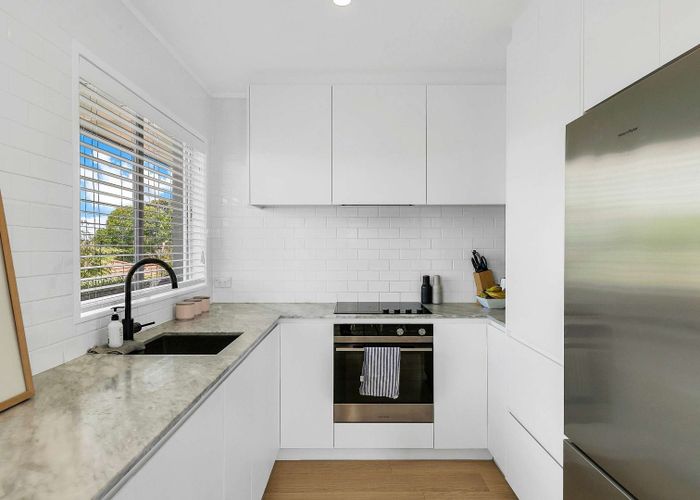  at 2/267 Meola Road, Point Chevalier, Auckland
