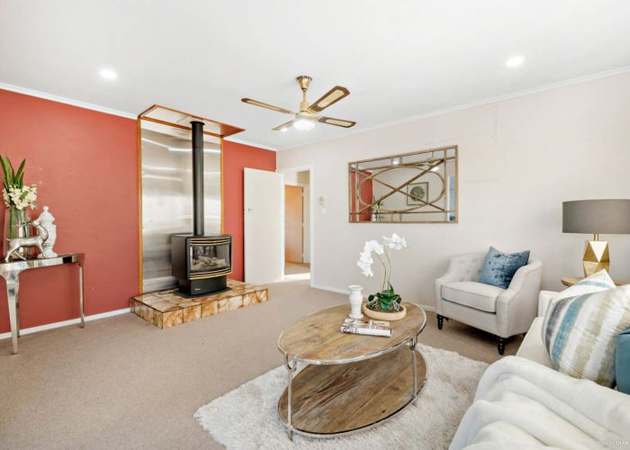  at 9 Camelot Place, Glenfield, Auckland