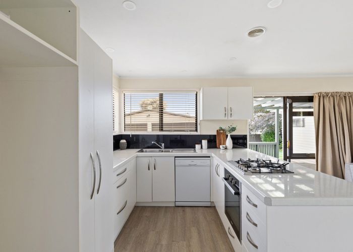  at 51 Gilbass Avenue, Hamilton Lake, Hamilton, Waikato