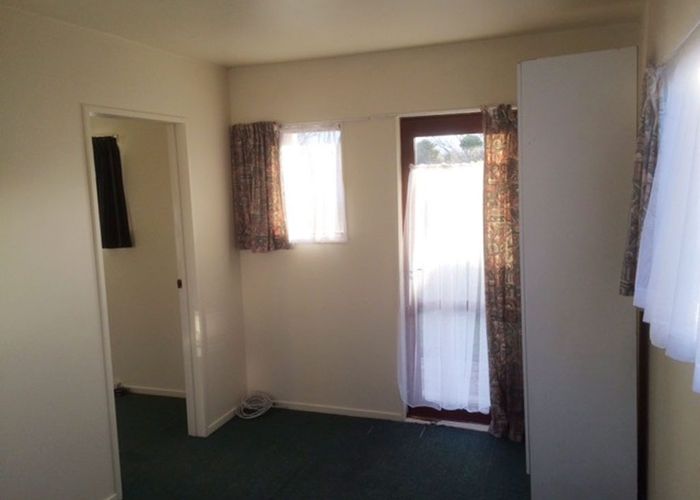  at 4/16 St Leonards Road, Kelston, Waitakere City, Auckland