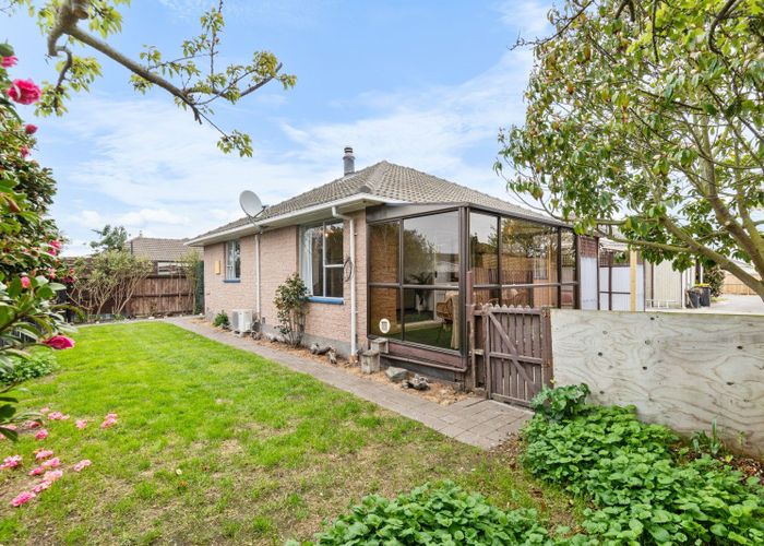  at 2/17 Philomel Street, North New Brighton, Christchurch