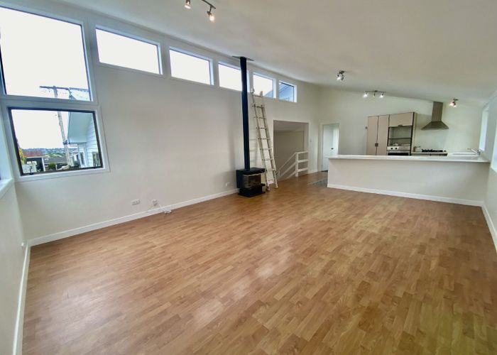  at 85 Pupuke Road, Northcote, Auckland