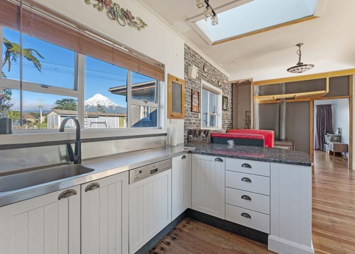  at 1835 Egmont Road, Inglewood