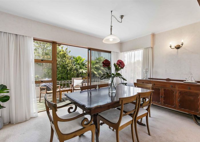  at 2/23 Beach Road, Castor Bay, Auckland